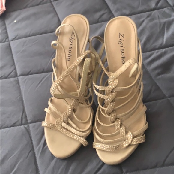 Heels - Picture 3 of 4